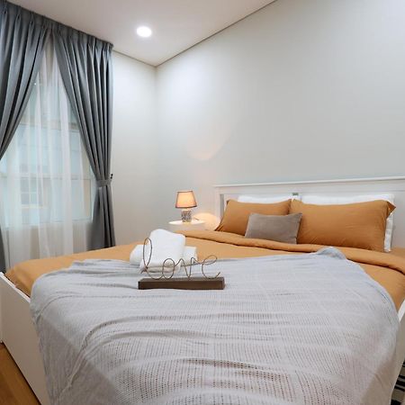 Calm Sojourn, Sky Suites Klcc Куала-Лумпур Экстерьер фото